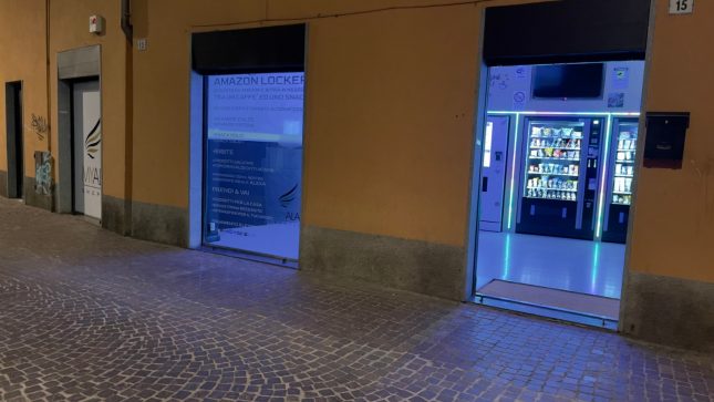 MyAlaShop24 — vista esterna con Amazon Locker